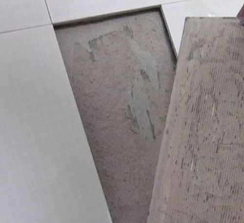 织金瓷砖空鼓维修公司分享瓷砖铺贴时如果打浆（即涂抹在瓷砖背面和基层上的砂浆或瓷砖胶）过少，会带来以下问题